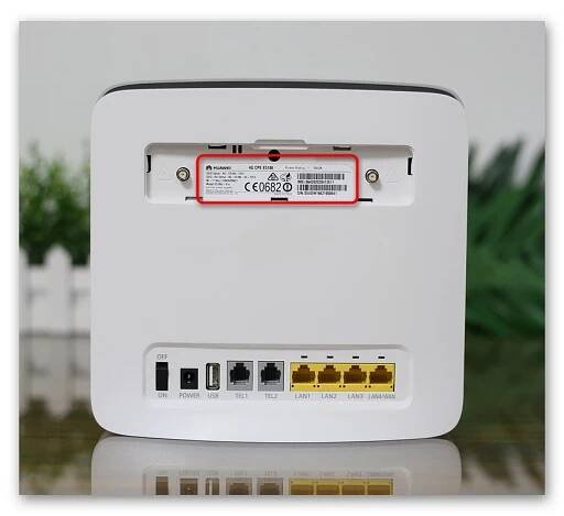 Studujte nálepku na routeru od MTS před připojením k počítači přes Wi-Fi