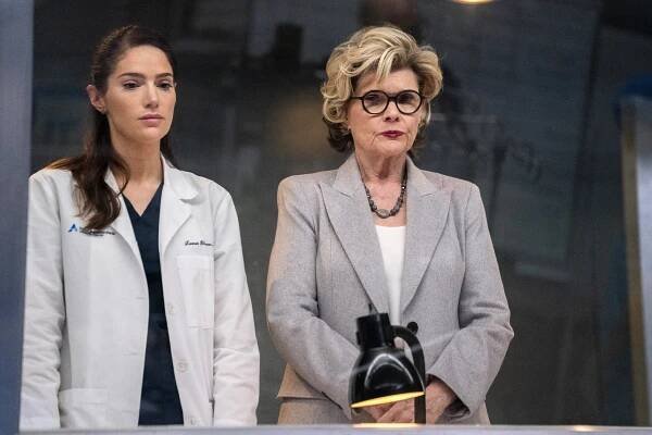 Janet Montgomery, Debra Monk - Nemocnice New Amsterdam - How Can I Help? - Z filmu