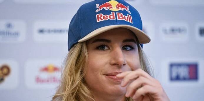 Ester Ledecká je velmi úspěšná česká snowboardistka a alpská lyžařka.