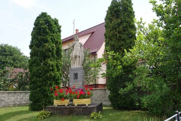 Oprava sochy Svatého Václava - Oficiální stránky obce Nedašov
