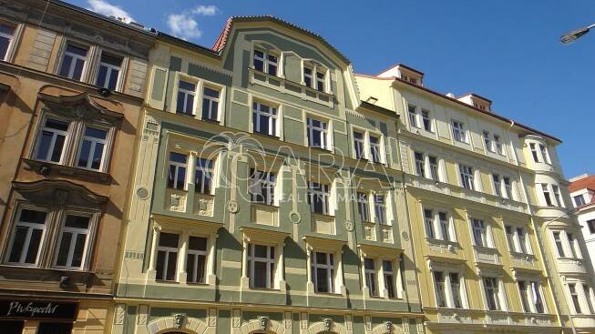 Pronájem mezonetového bytu 3+1 s balkonem a galerií o celkové výměře 80 m2 – QARA