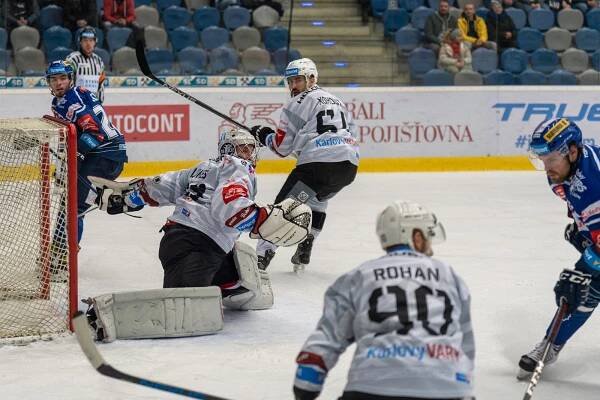 PODÍVEJTE SE: Rytíři mají ohromnou fazonu, Vary rozprášili 5:0