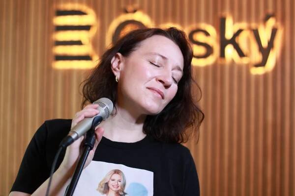 Zpěvačka Katarína Koščová o klavíristovi Danielu Špinerovi: Je to můj pódiový manžel | Dvojka