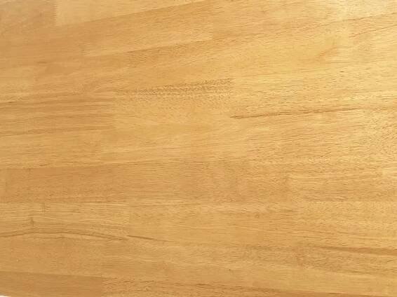vzorek dřeva olše pro jídelní stoly a židle trochu do oranžovo žluté barvy