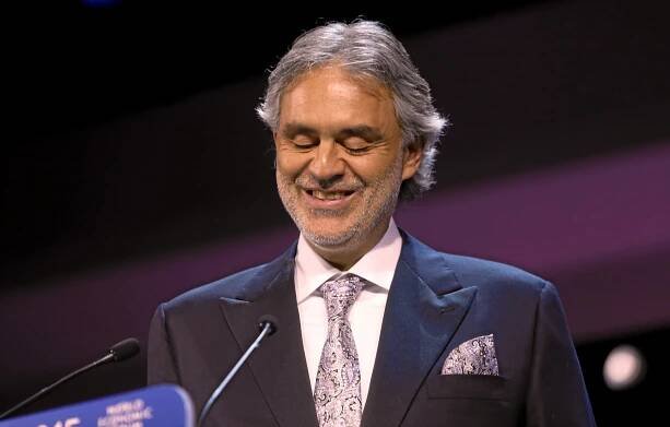 Andrea Bocelli označil postup v řešení koronavirové krize za ponižující