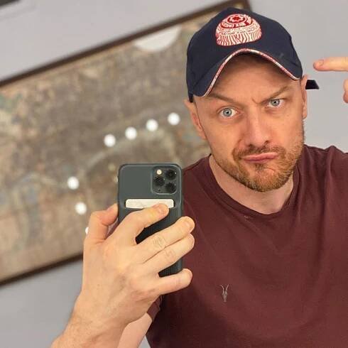 Další slavný krasavec míří do Česka: Po Deppovi dorazí hvězda X-Menů James McAvoy!