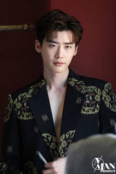 Lee-Jong-Suk-Korean-Actor