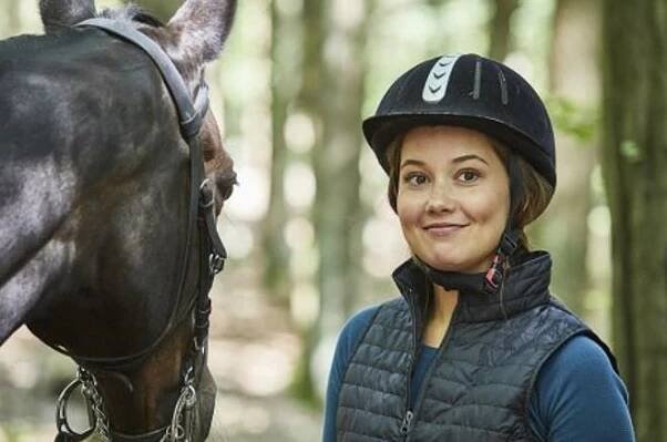 Sexy Sabina Rojková ze seriálu Co ste hasiči ukázala dekolt: Nebudete vědět, kam s očima!