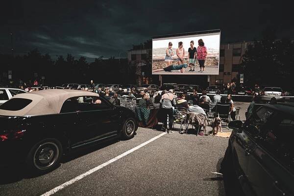 Největší autokino v Česku bude promítat za každého počasí, začíná už v pátek