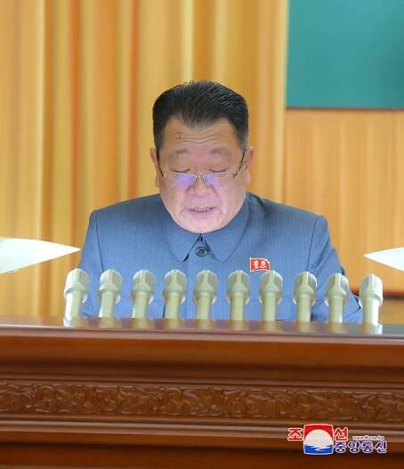 Ústřední slavnostní zasedání k oslavě 129. Svátku práce - KLDR, Korejská lidově demokratická republika, severní Korea, KĽDR
