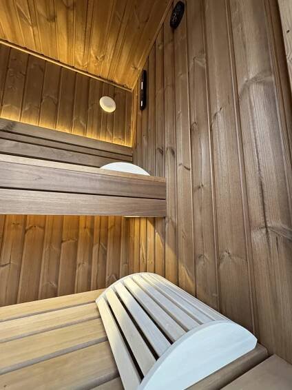 TYPOVÁ SAUNA 4,4 x 2,3 M - FASÁDA- THERMOWOOD - BRNO - Panorama Saunie