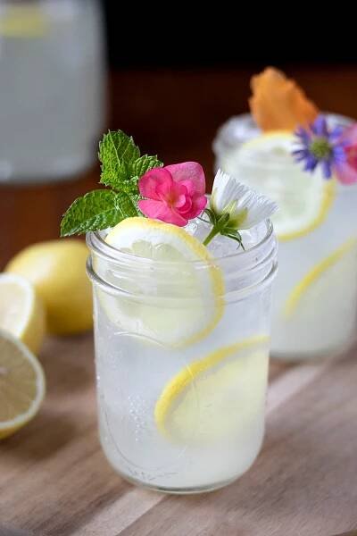 glasses of lemonade with mint and flowers.