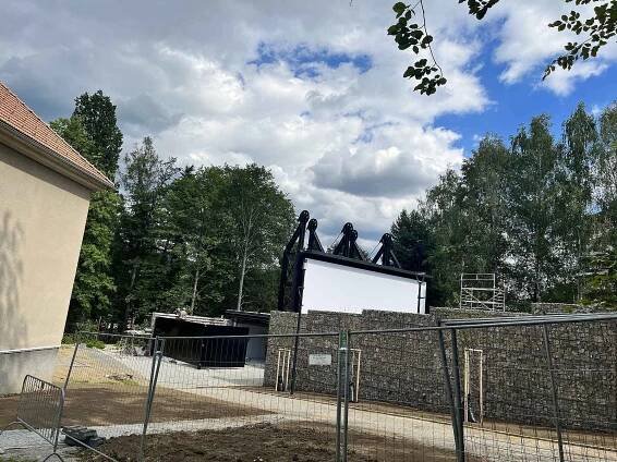 Letní kino by mělo být dokončeno během letních prázdnin, revitalizace Štěpánčina parku je naplánována až do jara příštího roku.