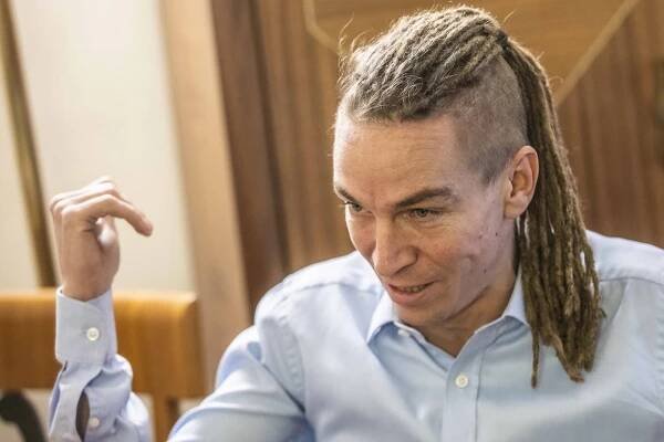 Ivan Bartoš si stěžuje: "Tlaky jsou obrovské a moc je nepředstavitelná", šéf Pirátů tvrdí, že hnutí ANO, které řídí premiér