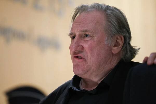 Depardieu u soudu šokoval: Baví mě sahat ženám na prsa a zadky, ale sexuální agresor nejsem!