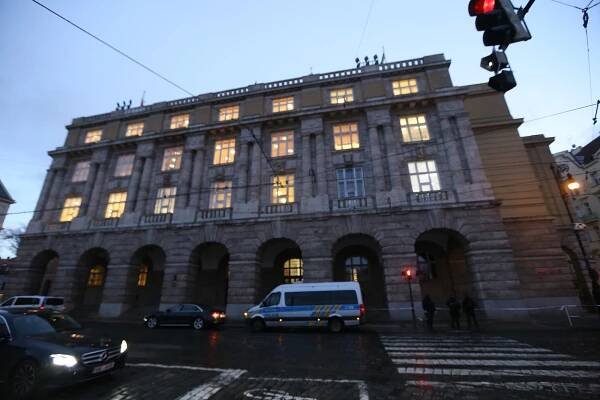 Policisté znají totožnosti čtrnácti zemřelých na filozofické fakultě v Praze