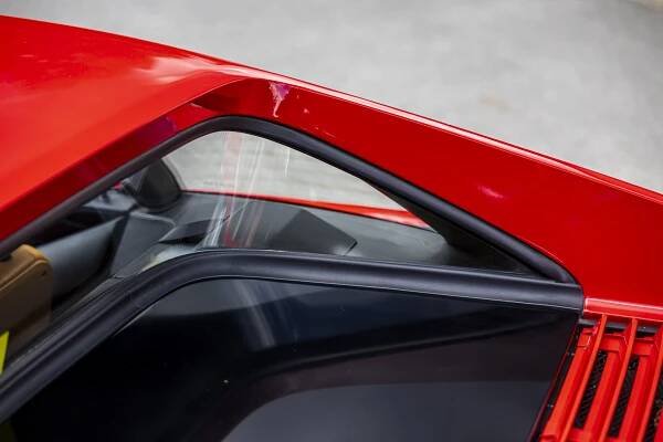 Analogové, surové, bez zbytečných kompromisů. Model 348 je za nás asi nejlepší osmiválcové Ferrari