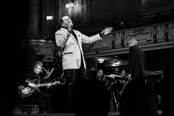 Chris Oliver – The Voice of Swing