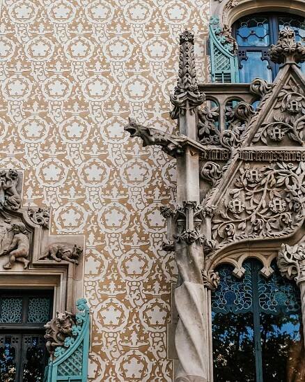 Top 10 Must-See Attractions in Barcelona - Travel In Our Eyes