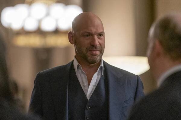 Miliardy - Hindenburg - Z filmu - Corey Stoll
