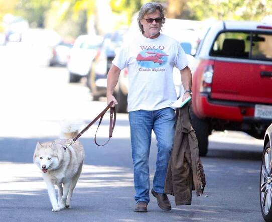 Kurt Russell walks his dog