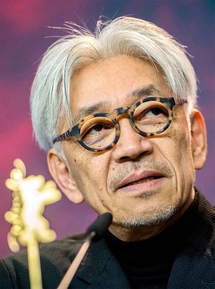 Sakamoto Ryūichi speaking at a press conference at the start of the Berlin International Film Festival (Berlinale), for which he was a judge, on February 15, 2018. (© AFP/Jiji)