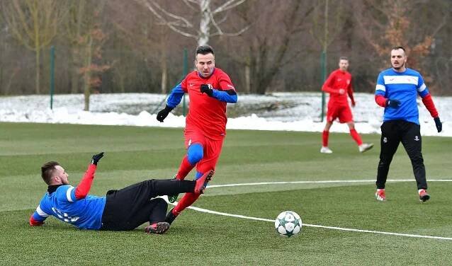 Nejen trenér či nově předseda komise mládeže OFS Karlovy Vary, ale také i nadále stále produktivní hráč, to je Lukáš Jankovský.