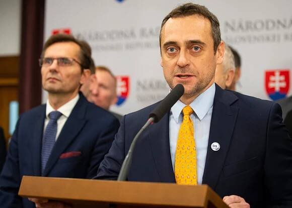 Demokratická strana neplánuje odstúpiť v prospech inej strany napriek preferenciám