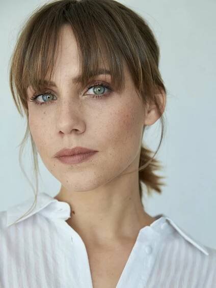 AURA GARRIDO - Alexandra Leight