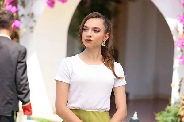 Kendi Düşen Ağlamaz - Kapı çalan aşk mı yoksa? - Z filmu - Eylül Tumbar