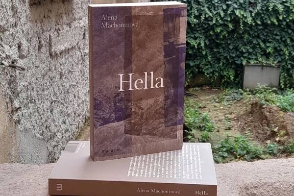 Zapomenutá Češka a vězeňkyně stalinských lágrů. Drobky, smetí a prach nešťastného osudu stvořily silný debut Hella