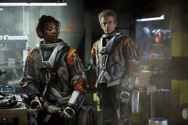Mimi Ndiweni, Peter Capaldi - Pán času - Oxygen - Z filmu