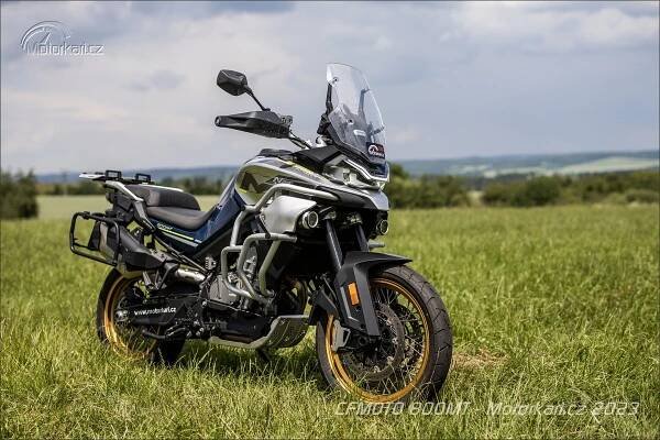 Fotogalerie Dobrodruzi střední třídy: Honda XL750 Transalp vs. Suzuki V-Strom 800DE v