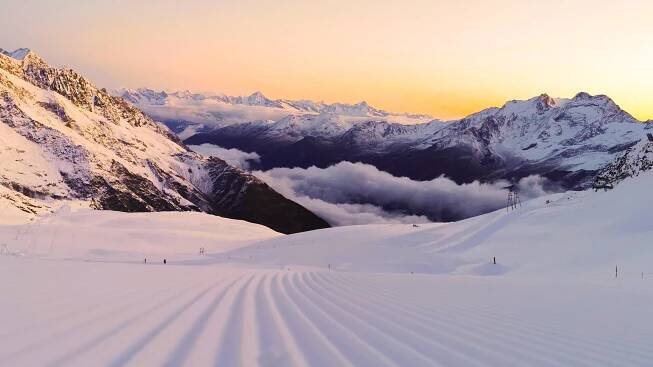Sunrise-Skiing-Saas-Fee-2022-0027.jpg