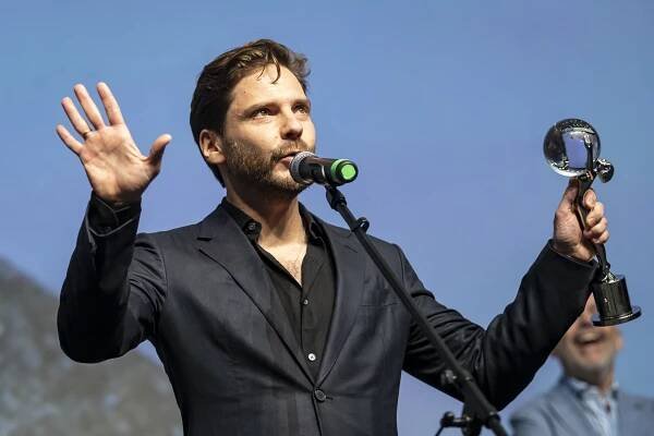 Cenu prezidenta festivalu získal Daniel Brühl. Liboval si, že je hezčí než Oscar