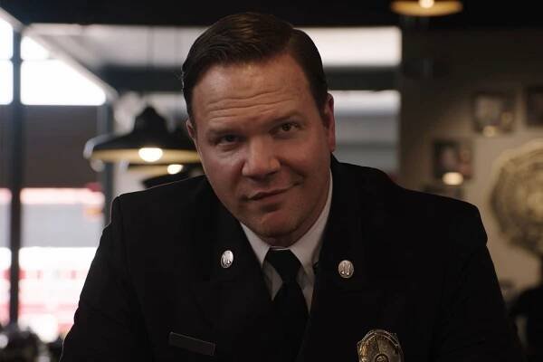 Jim Parrack in 9-1-1 Lone Star