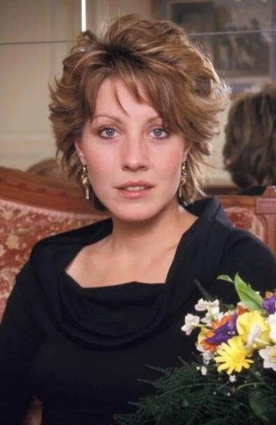 19 Hottest Pictures Of Linda Kozlowski | CBG