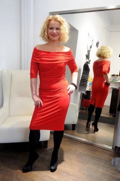 Jitka Asterová vyhrála sázku a doslova se ztrácí před očima | Moda.cz