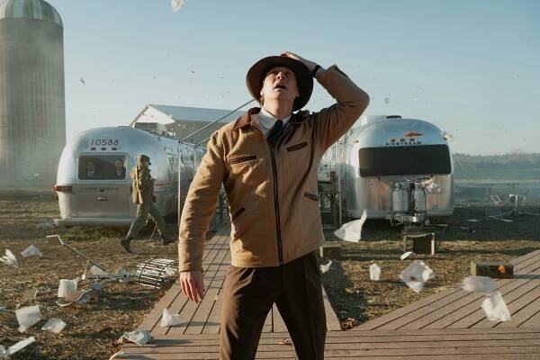 Anders Holm - Monarch: Odkaz monster - Axis Mundi - Z filmu