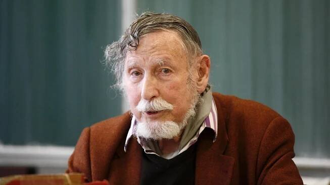 Der Journalist und Filmemacher Georg Stefan Troller 2013 bei einem Auftritt in einer Schule in Bochum
