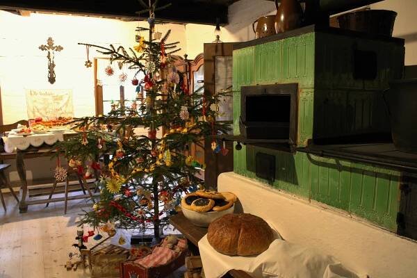 VIDEO: Na Veselm Kopci zaal advent. Arel navtv Mikul, chyst se jarmark