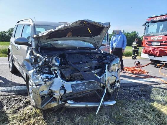Při nehodě tří vozů na Chrudimsku byli vážně zraněni dva lidé