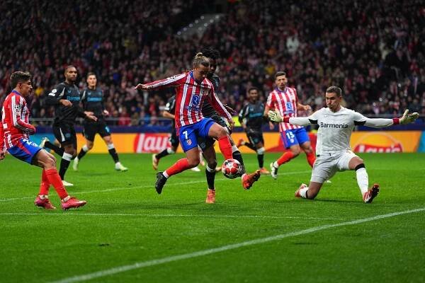 Liverpool v LM opět nezaváhal, Leverkusen v Madridu padl po dvou trefách Álvareze