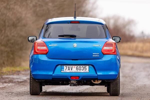Úplně normální lidové auto s jednoduchým motorem: Suzuki Swift si na nic nehraje a cena taky potěší