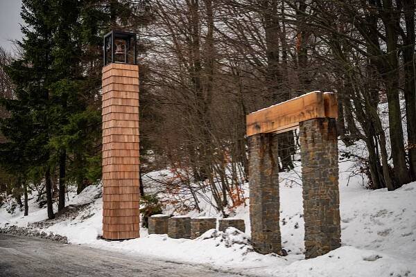 V pátek se slavnostně otevře Brána Pusteven. Nová stavba nabídne turistům moderní zázemí i výhledy na Beskydy | iTVS