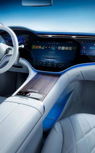 Mercedes přehrává Teslu na jejím hřišti. Dál než nové EQS dojede jen Model S Plaid+