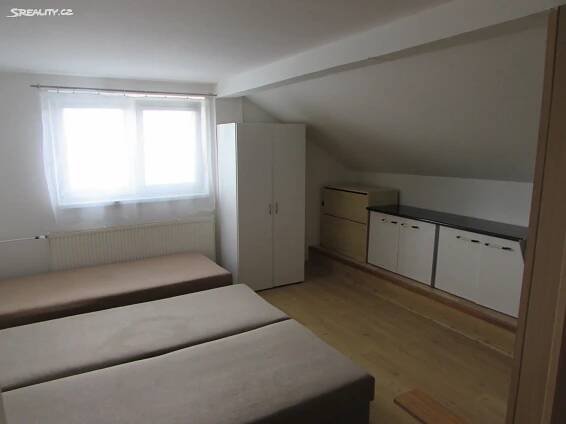 Pronájem bytu 1+kk 30 m² (Podkrovní), Masarykova, Strážnice
