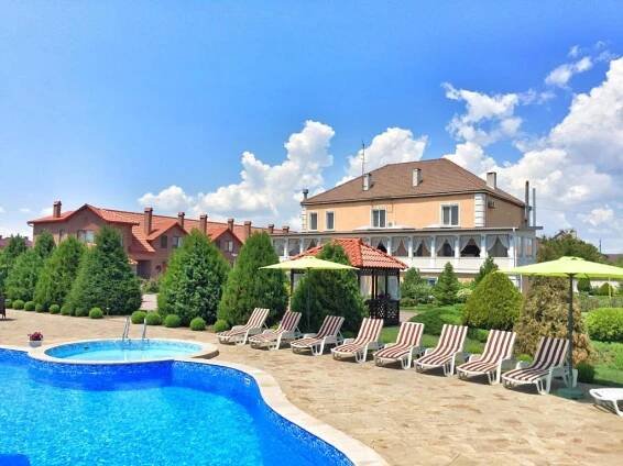 Bazén v ubytování Veles Hotel nebo v jeho okolí