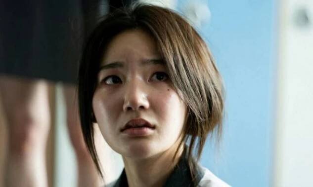 S Line Korean drama' 'sian' 'woman' 'short' 'hair' 'worried.