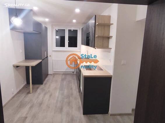 Pronájem bytu 2+1 54 m², K. Čapka, Kopřivnice